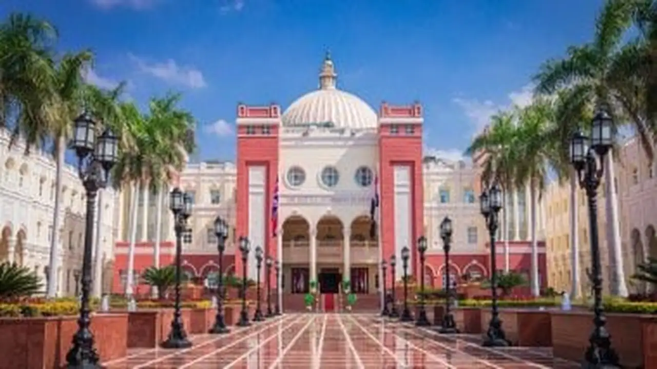 الجامعة البريطانية في مصر تستقبل أمير رومانيا في زيارة رسمية للقاهرة